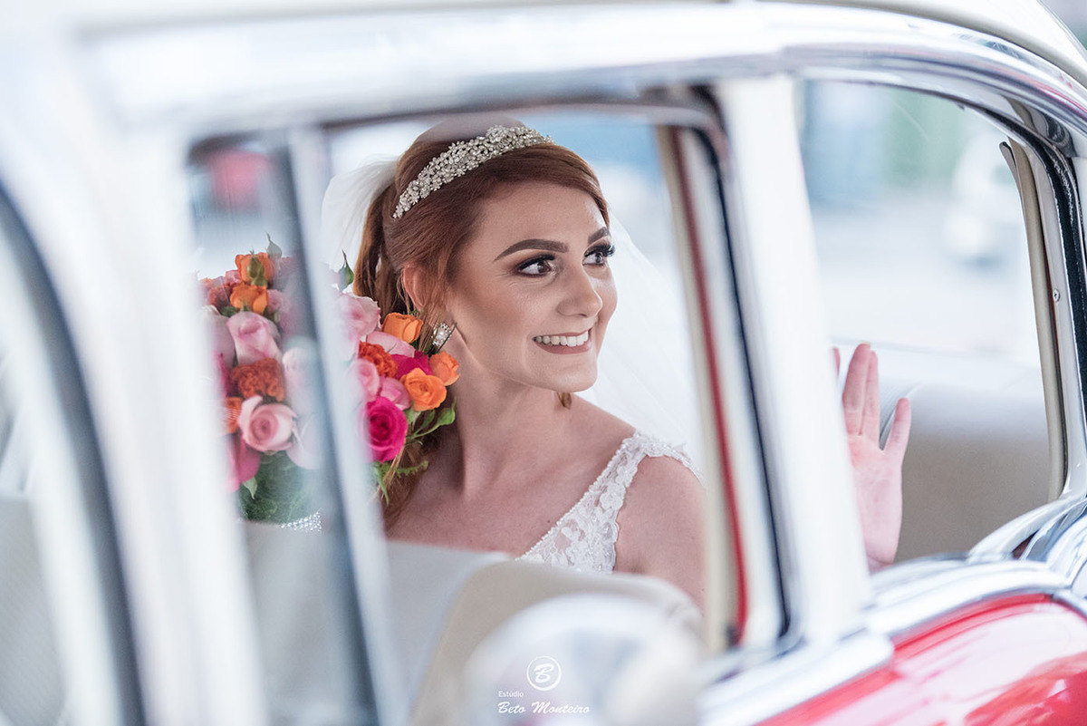 Casamento - Wedding - Pré-Casamento - Cobertura de casamento - foto e filmagem de casamento - Wedding Day - Pré-Wedding - Trash the dress - Estúdio Beto Monteiro - Curitiba - fotografia de casamento - são josé dos pinhais - winners - noiva no carro