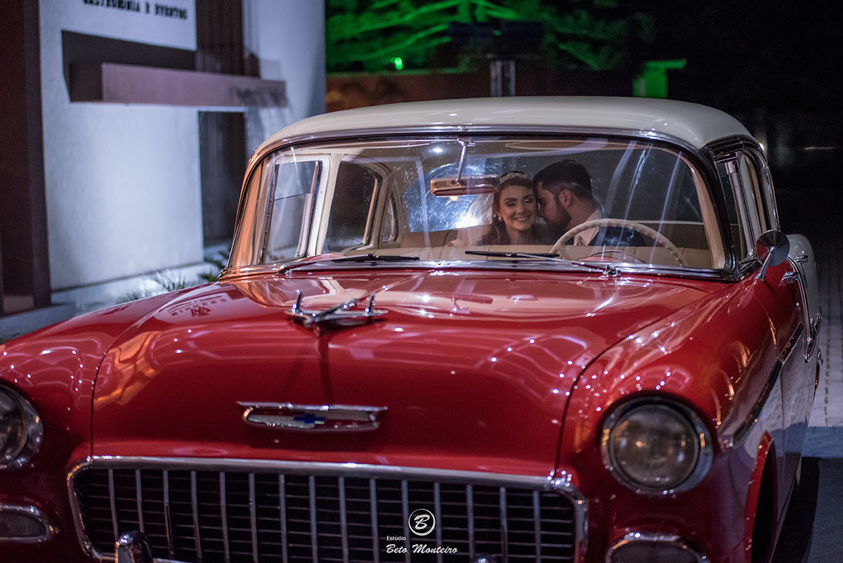 Casamento - Wedding - Pré-Casamento - Cobertura de casamento - foto e filmagem de casamento - Wedding Day - Pré-Wedding - Trash the dress - Estúdio Beto Monteiro - Curitiba - fotografia de casamento - são josé dos pinhais - winners - noivos no carro