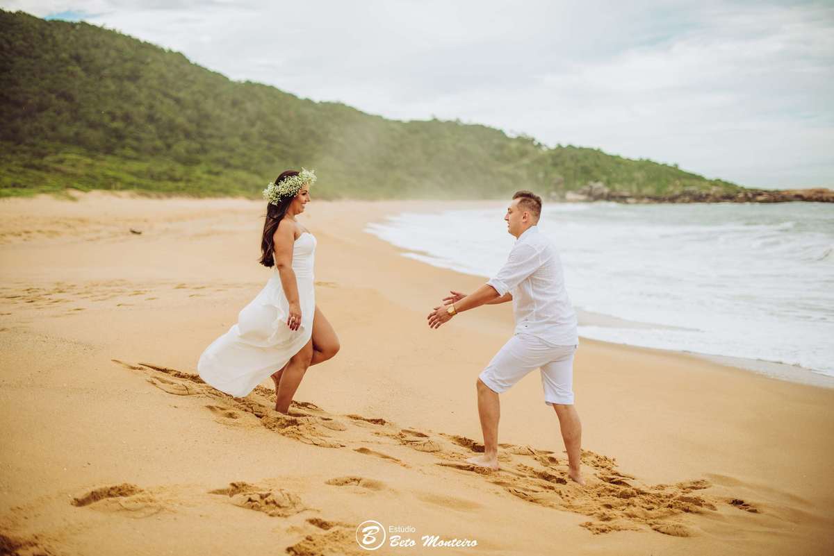 Casamento - Wedding - Pré - Cobertura de casamento - foto e filmagem de casamento - fotografo de casamento curitiba - Pré-Wedding - Trash the dress - Estúdio Beto Monteiro - Curitiba - balneario camboriu - bc - laranjeiras - taquarinhas - Céu azul - praia
