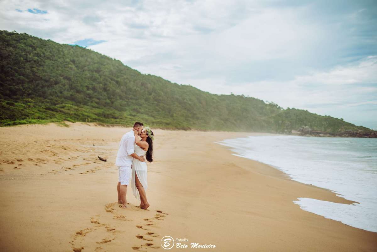 Casamento - Wedding - Pré - Cobertura de casamento - foto e filmagem de casamento - fotografo de casamento curitiba - Pré-Wedding - Trash the dress - Estúdio Beto Monteiro - Curitiba - balneario camboriu - bc - laranjeiras - taquarinhas - Céu azul - praia