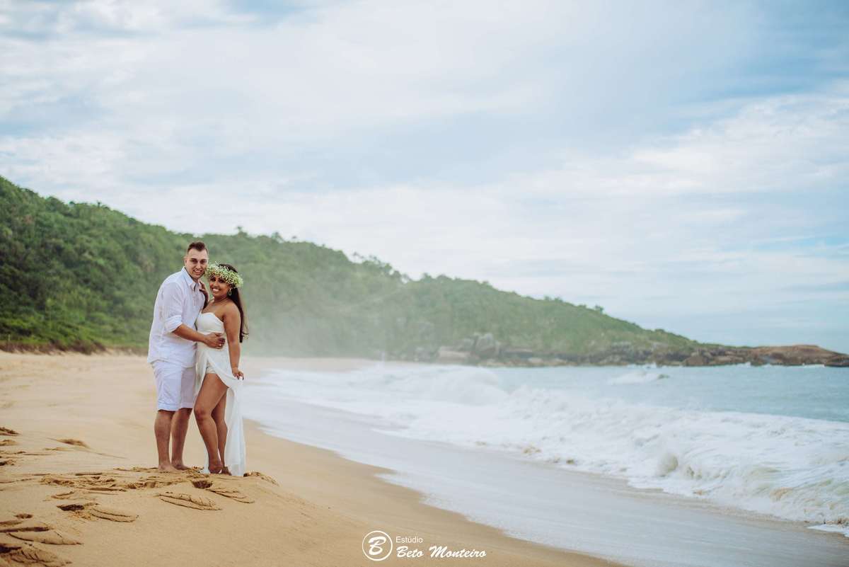Casamento - Wedding - Pré - Cobertura de casamento - foto e filmagem de casamento - fotografo de casamento curitiba - Pré-Wedding - Trash the dress - Estúdio Beto Monteiro - Curitiba - balneario camboriu - bc - laranjeiras - taquarinhas - Céu azul - praia