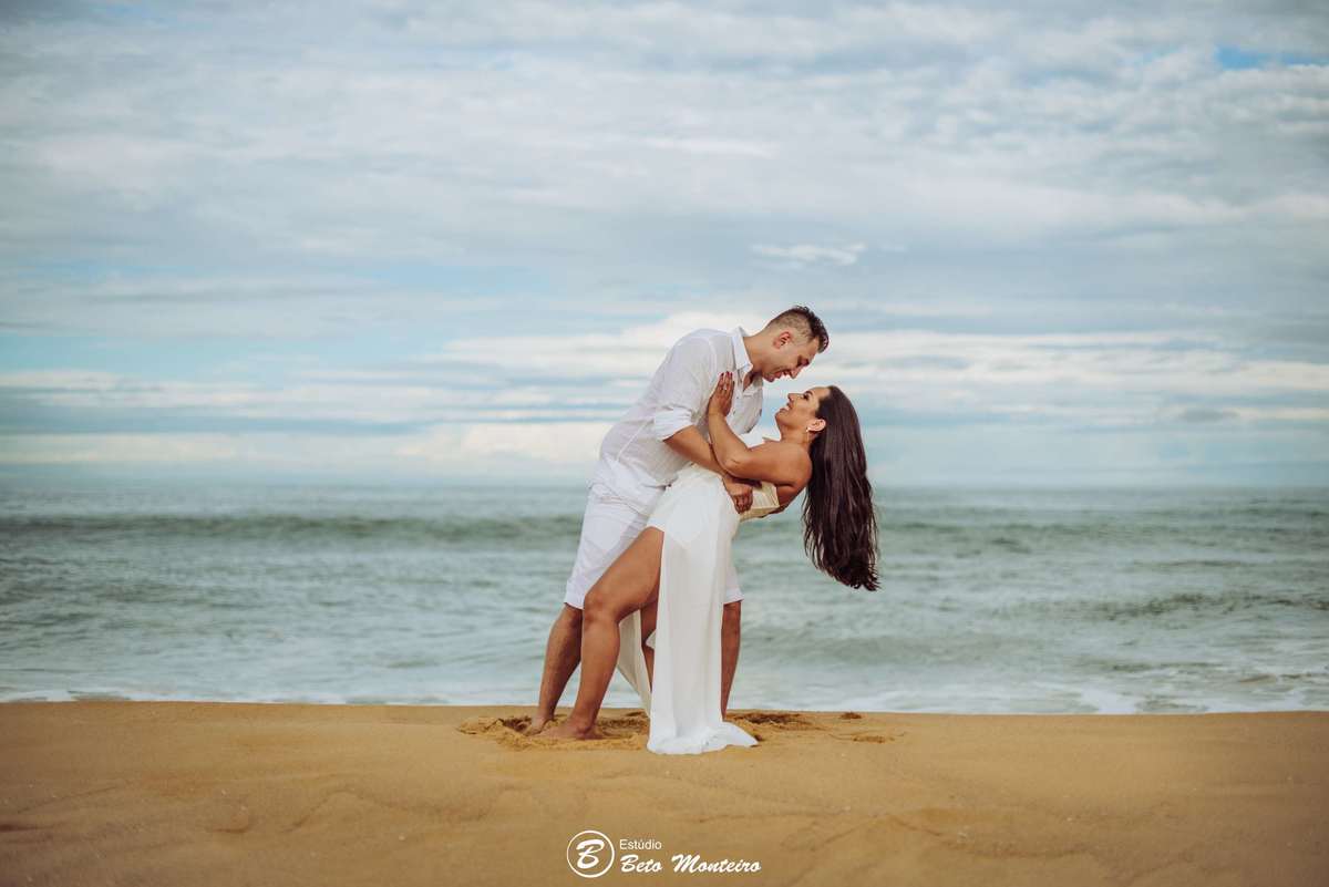 Casamento - Wedding - Pré - Cobertura de casamento - foto e filmagem de casamento - fotografo de casamento curitiba - Pré-Wedding - Trash the dress - Estúdio Beto Monteiro - Curitiba - balneario camboriu - bc - laranjeiras - taquarinhas - Céu azul - praia