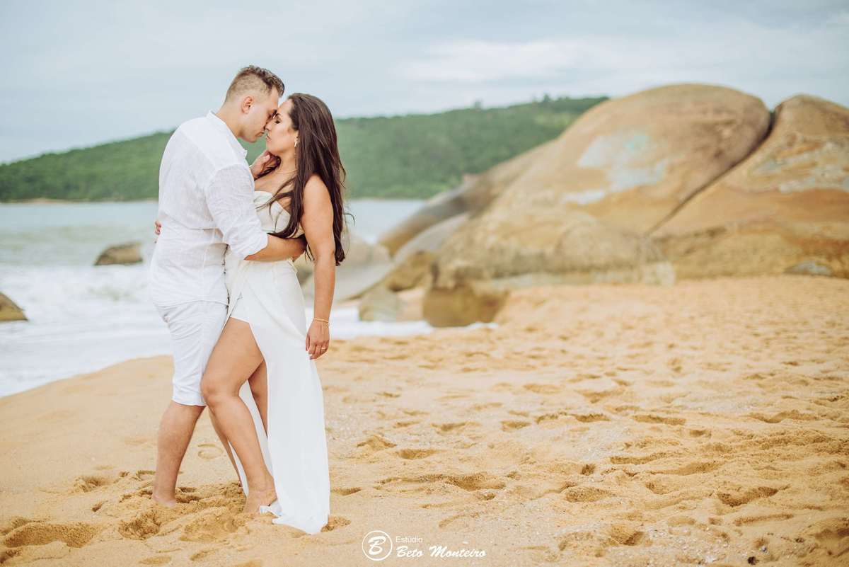 Casamento - Wedding - Pré - Cobertura de casamento - foto e filmagem de casamento - fotografo de casamento curitiba - Pré-Wedding - Trash the dress - Estúdio Beto Monteiro - Curitiba - balneario camboriu - bc - laranjeiras - taquarinhas - Céu azul - praia