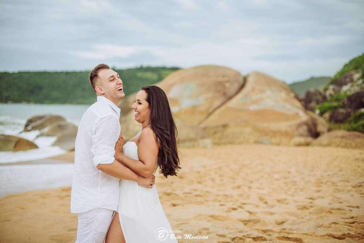 Casamento - Wedding - Pré - Cobertura de casamento - foto e filmagem de casamento - fotografo de casamento curitiba - Pré-Wedding - Trash the dress - Estúdio Beto Monteiro - Curitiba - balneario camboriu - bc - laranjeiras - taquarinhas - Céu azul - praia