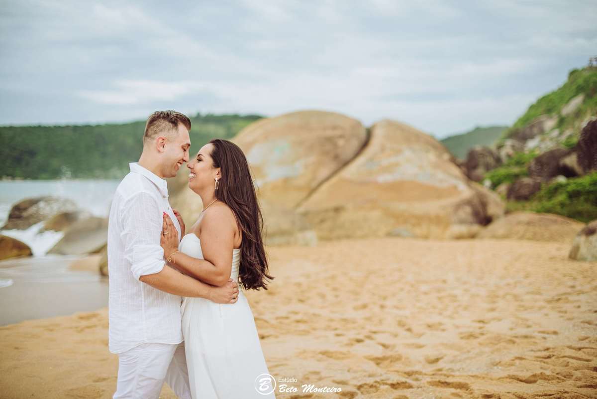 Casamento - Wedding - Pré - Cobertura de casamento - foto e filmagem de casamento - fotografo de casamento curitiba - Pré-Wedding - Trash the dress - Estúdio Beto Monteiro - Curitiba - balneario camboriu - bc - laranjeiras - taquarinhas - Céu azul - praia