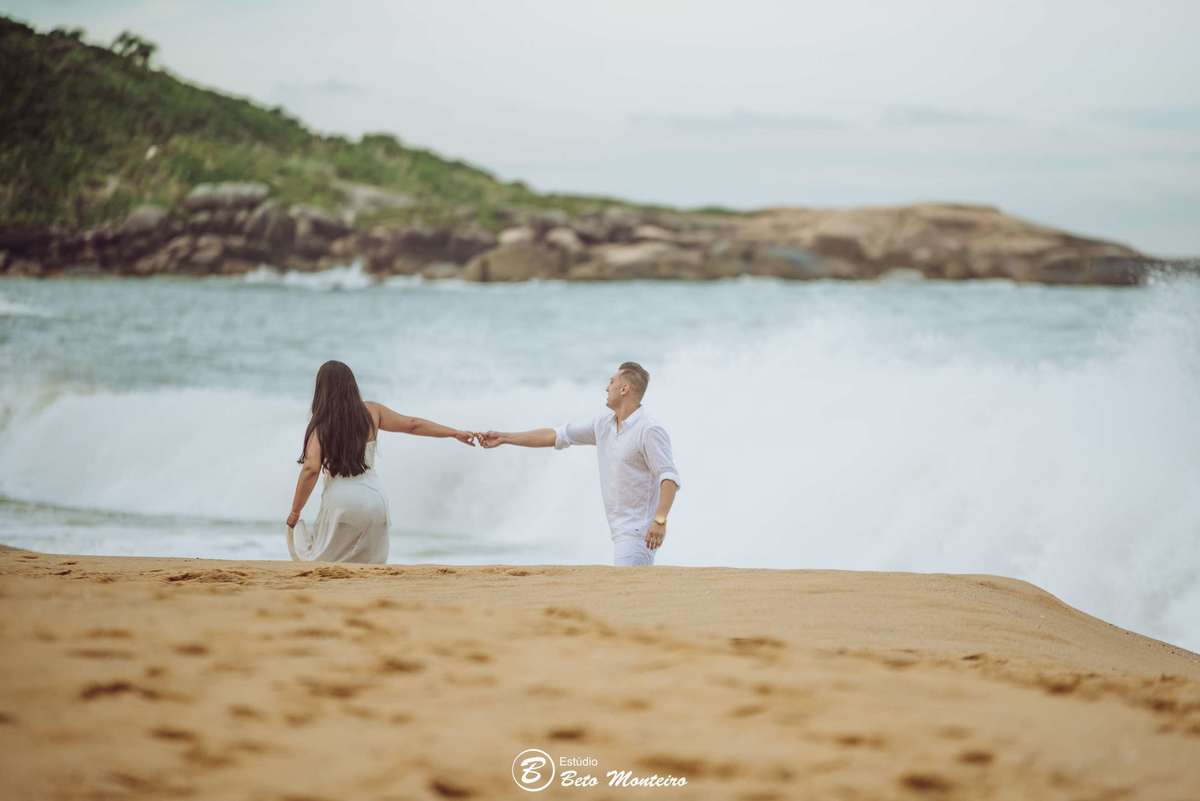 Casamento - Wedding - Pré - Cobertura de casamento - foto e filmagem de casamento - fotografo de casamento curitiba - Pré-Wedding - Trash the dress - Estúdio Beto Monteiro - Curitiba - balneario camboriu - bc - laranjeiras - taquarinhas - Céu azul - praia