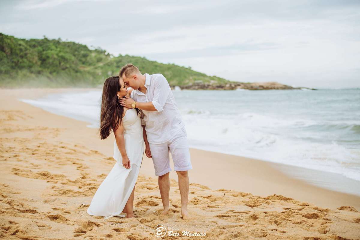 Casamento - Wedding - Pré - Cobertura de casamento - foto e filmagem de casamento - fotografo de casamento curitiba - Pré-Wedding - Trash the dress - Estúdio Beto Monteiro - Curitiba - balneario camboriu - bc - laranjeiras - taquarinhas - Céu azul - praia