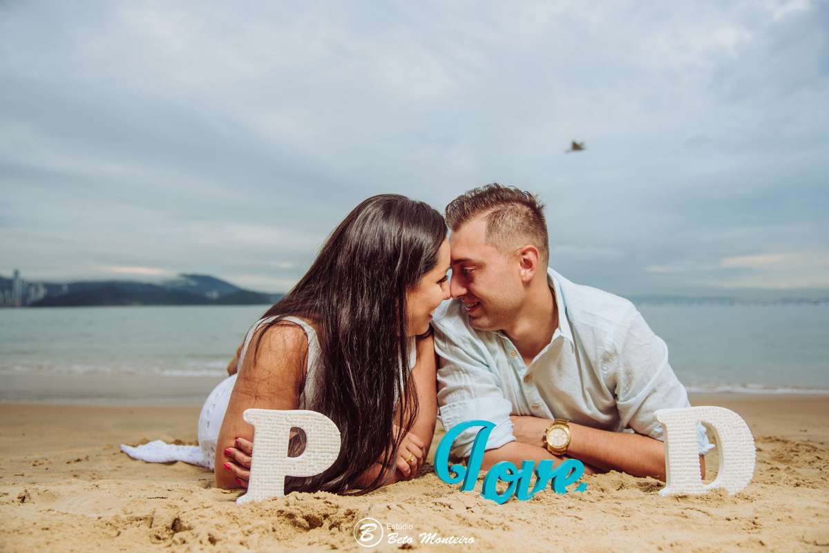 Casamento - Wedding - Pré - Cobertura de casamento - foto e filmagem de casamento - fotografo de casamento curitiba - Pré-Wedding - Trash the dress - Estúdio Beto Monteiro - Curitiba - balneario camboriu - bc - laranjeiras - taquarinhas - Céu azul - praia