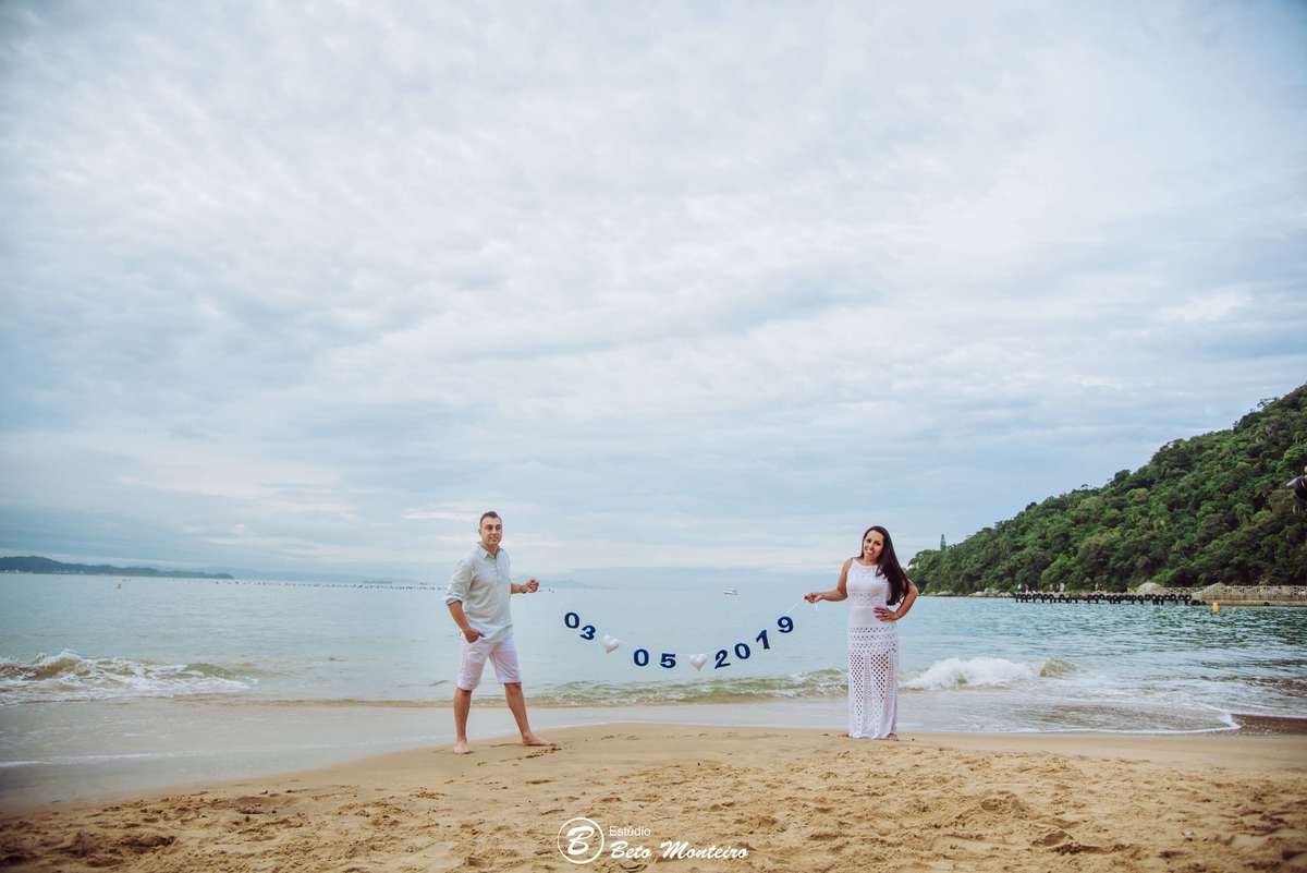 Casamento - Wedding - Pré - Cobertura de casamento - foto e filmagem de casamento - fotografo de casamento curitiba - Pré-Wedding - Trash the dress - Estúdio Beto Monteiro - Curitiba - balneario camboriu - bc - laranjeiras - taquarinhas - Céu azul - praia