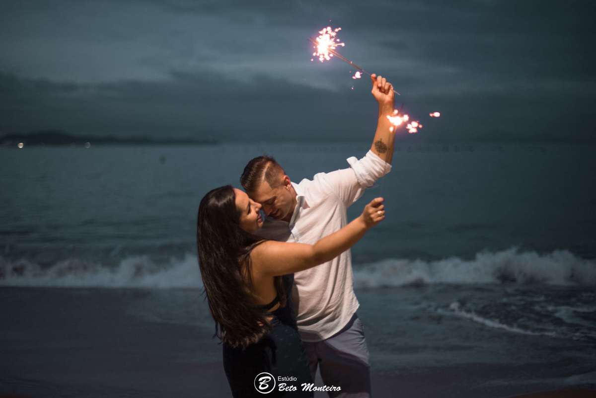 Casamento - Wedding - Pré - Cobertura de casamento - foto e filmagem de casamento - fotografo de casamento curitiba - Pré-Wedding - Trash the dress - Estúdio Beto Monteiro - Curitiba - balneario camboriu - bc - laranjeiras - taquarinhas - Céu azul - praia