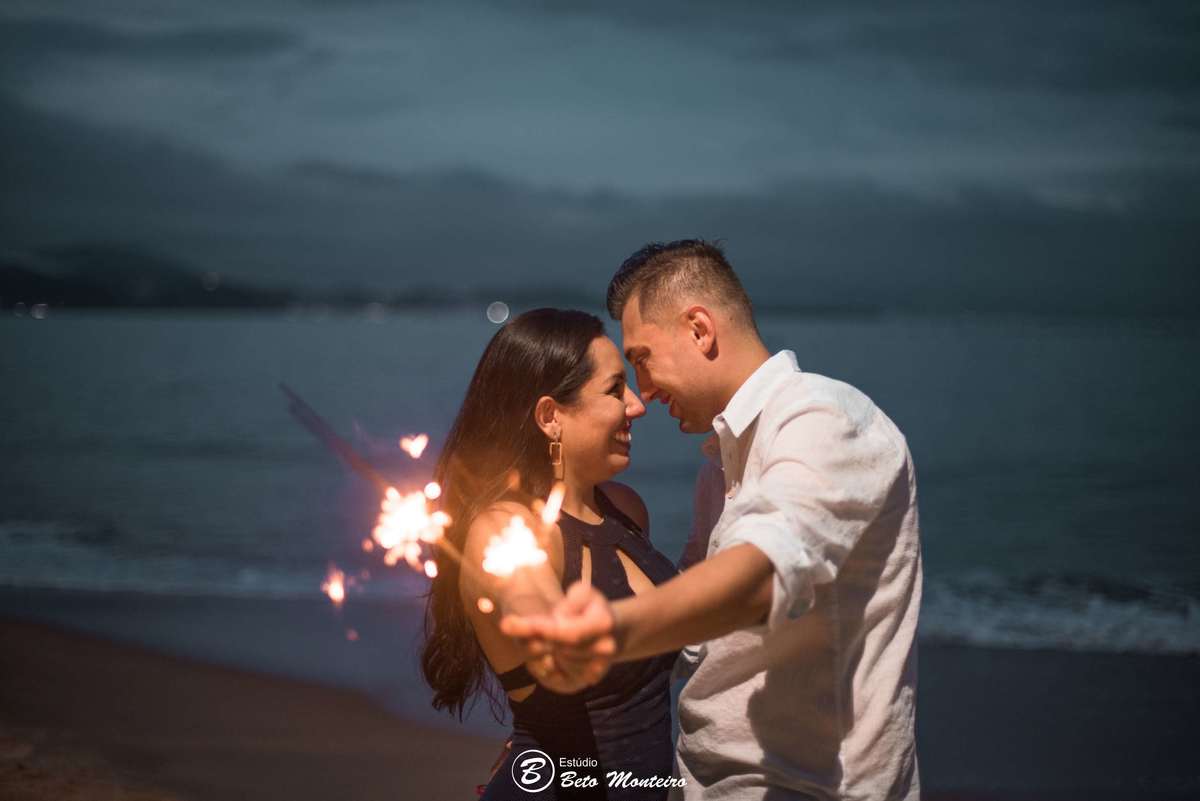 Casamento - Wedding - Pré - Cobertura de casamento - foto e filmagem de casamento - fotografo de casamento curitiba - Pré-Wedding - Trash the dress - Estúdio Beto Monteiro - Curitiba - balneario camboriu - bc - laranjeiras - taquarinhas - Céu azul - praia