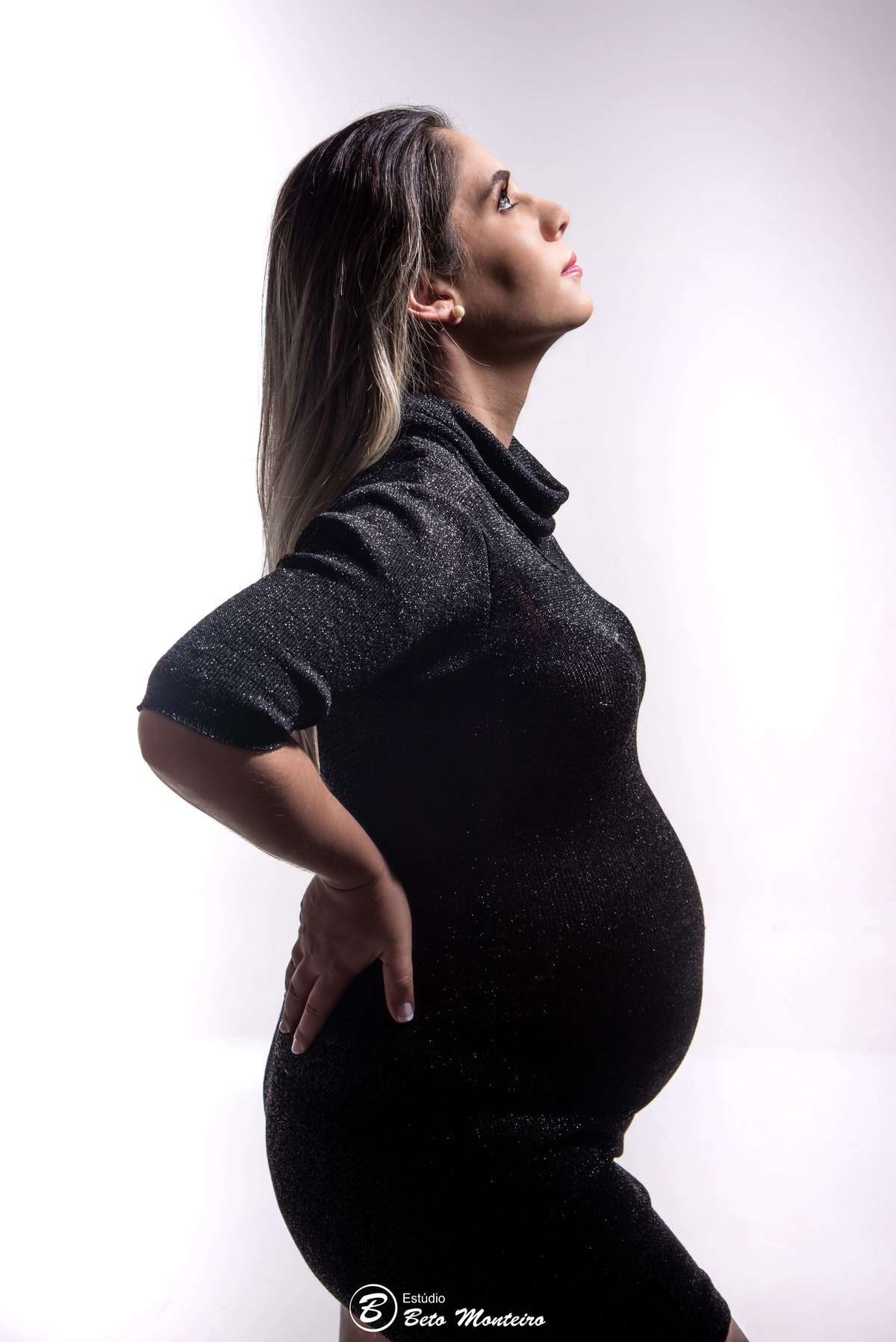 Viviane e Patrick - Davi - Book Gestante e Familia em Curitiba - Fotos em Estúdio - Studio - Vestido preto - veu azul - Book de gestante Gravida - Gestação - Estudio Beto Monteiro - fotografo