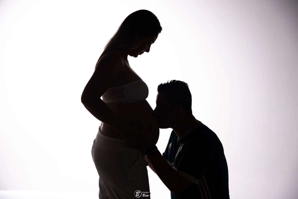 Viviane e Patrick - Davi - Book Gestante e Familia em Curitiba - Fotos em Estúdio - Studio - Vestido preto - veu azul - Book de gestante Gravida - Gestação - Estudio Beto Monteiro - fotografo