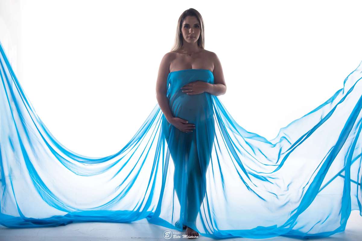 Viviane e Patrick - Davi - Book Gestante e Familia em Curitiba - Fotos em Estúdio - Studio - Vestido preto - veu azul - Book de gestante Gravida - Gestação - Estudio Beto Monteiro - fotografo
