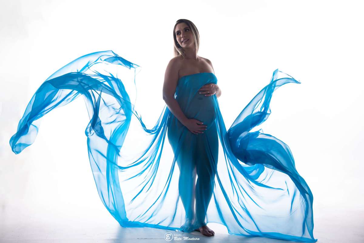 Viviane e Patrick - Davi - Book Gestante e Familia em Curitiba - Fotos em Estúdio - Studio - Vestido preto - veu azul - Book de gestante Gravida - Gestação - Estudio Beto Monteiro - fotografo