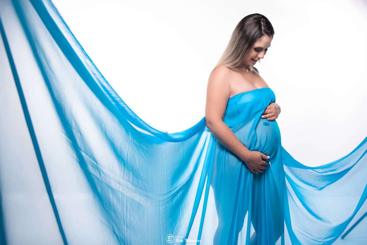 Viviane e Patrick - Davi - Book Gestante e Familia em Curitiba - Fotos em Estúdio - Studio - Vestido preto - veu azul - Book de gestante Gravida - Gestação - Estudio Beto Monteiro - fotografo