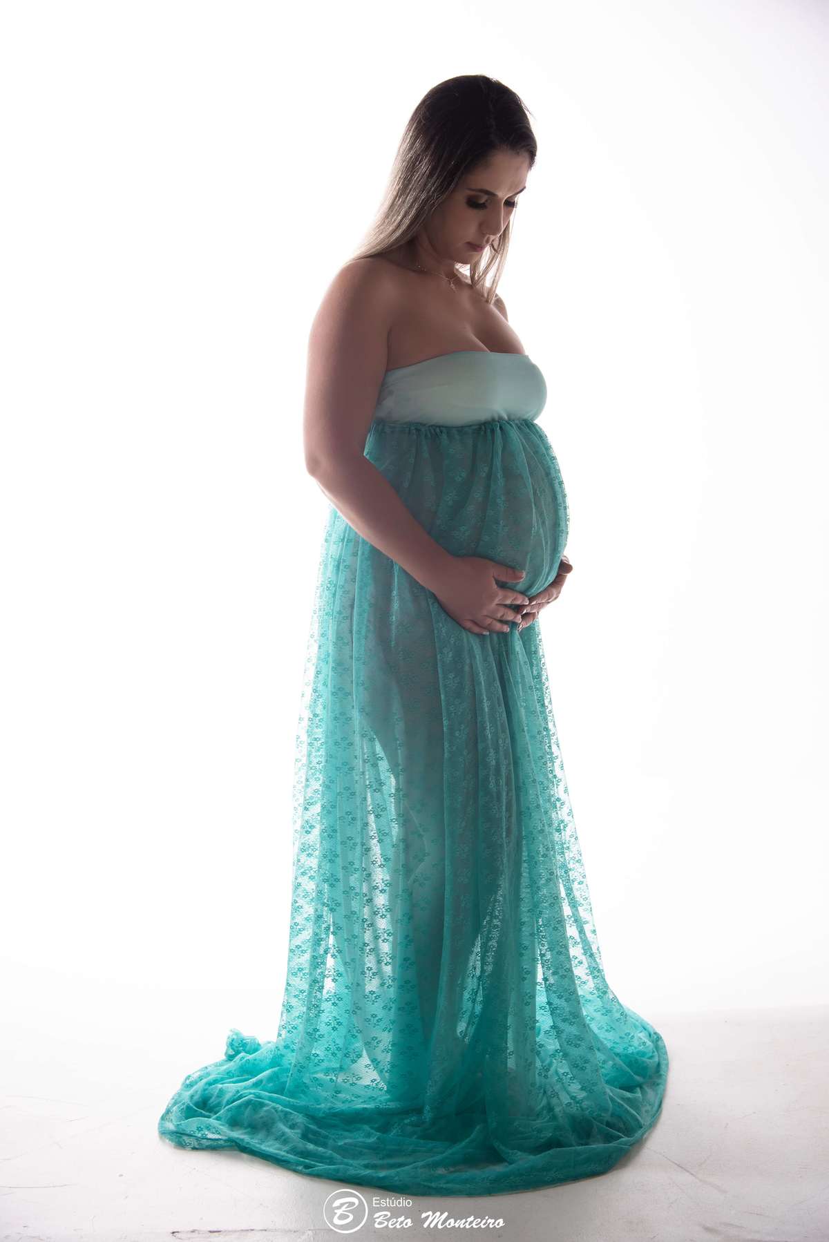 Viviane e Patrick - Davi - Book Gestante e Familia em Curitiba - Fotos em Estúdio - Studio - Vestido preto - veu azul - Book de gestante Gravida - Gestação - Estudio Beto Monteiro - fotografo