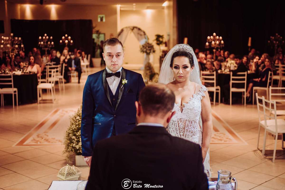 Casamento - Wedding - Pré-Casamento - Cobertura de casamento - foto e filmagem de casamento - Wedding Day - Pré-Wedding - Trash the dress - Estúdio Beto Monteiro - Curitiba - Siciliano - Isabel Cerimonialista - Priscilla e Denis - Hotel ibis 