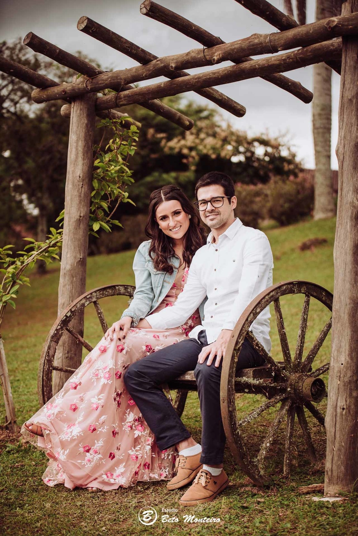 videos de casamento - filmagem - casamento - cinegrafista - videomaker - filmmaker - clipe - wedding - produtora - curitiba - estudio beto monteiro - casal - pre casamento - pre wedding - chacara laggus - thais e felipe - vestido rosa