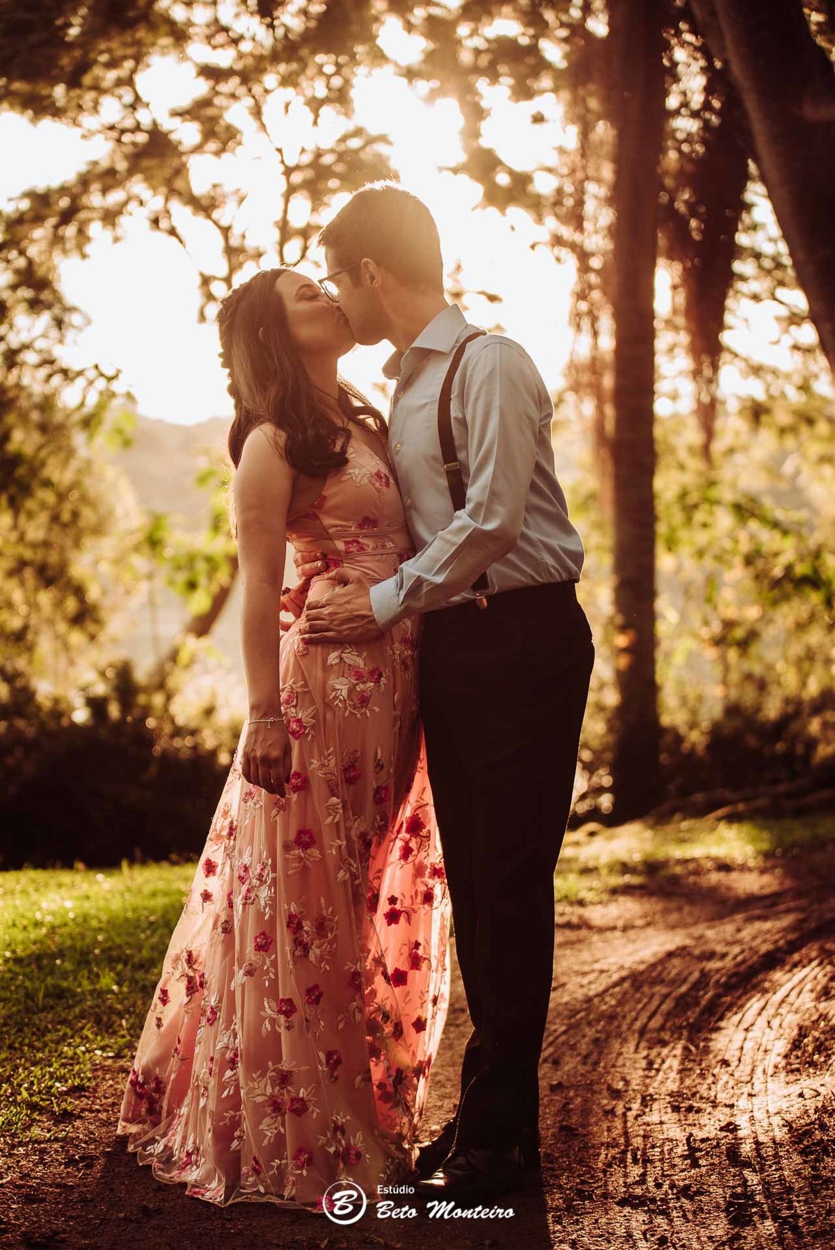 videos de casamento - filmagem - casamento - cinegrafista - videomaker - filmmaker - clipe - wedding - produtora - curitiba - estudio beto monteiro - casal - pre casamento - pre wedding - chacara laggus - thais e felipe - vestido rosa