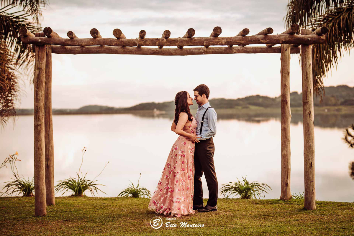 videos de casamento - filmagem - casamento - cinegrafista - videomaker - filmmaker - clipe - wedding - produtora - curitiba - estudio beto monteiro - casal - pre casamento - pre wedding - chacara laggus - thais e felipe - vestido rosa