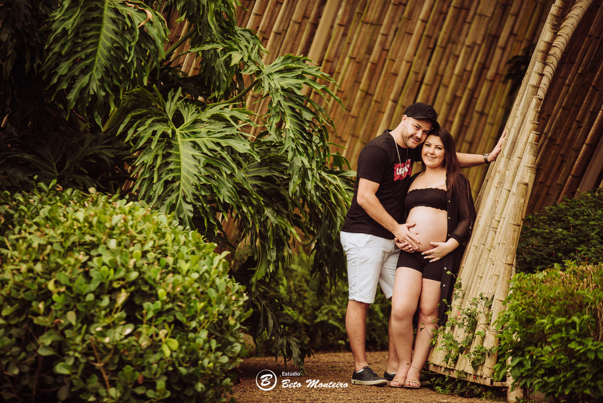 Book Gestante e Familia em Curitiba - Book de gestante lifestyle - Fotos ao ar livre - Grávida - Gestação - Estudio Beto Monteiro - jardim botanico - leticia e ronald