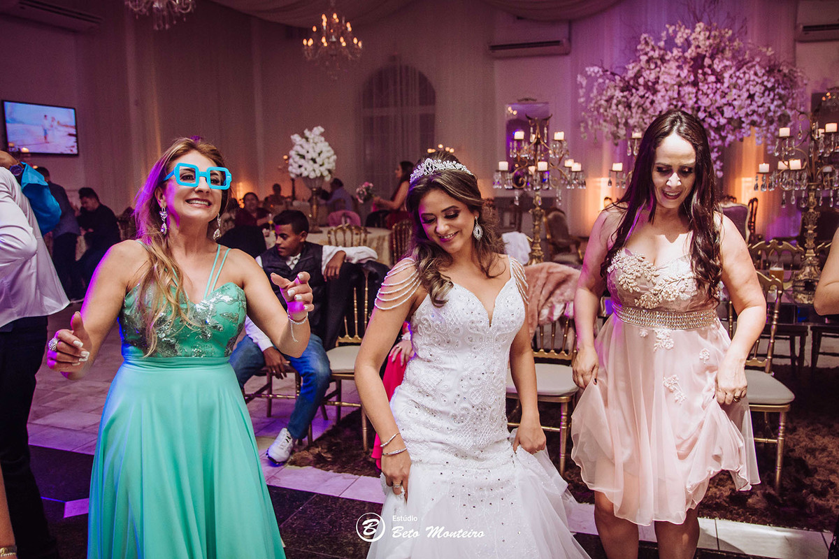 fotografo de casamento - fotografia - videos de casamento - filmagem - casamento - cinegrafista - filmmaker - wedding - produtora - curitiba - estudio beto monteiro - casal - castello reale - angela e sandro junior - sol cerimonialista