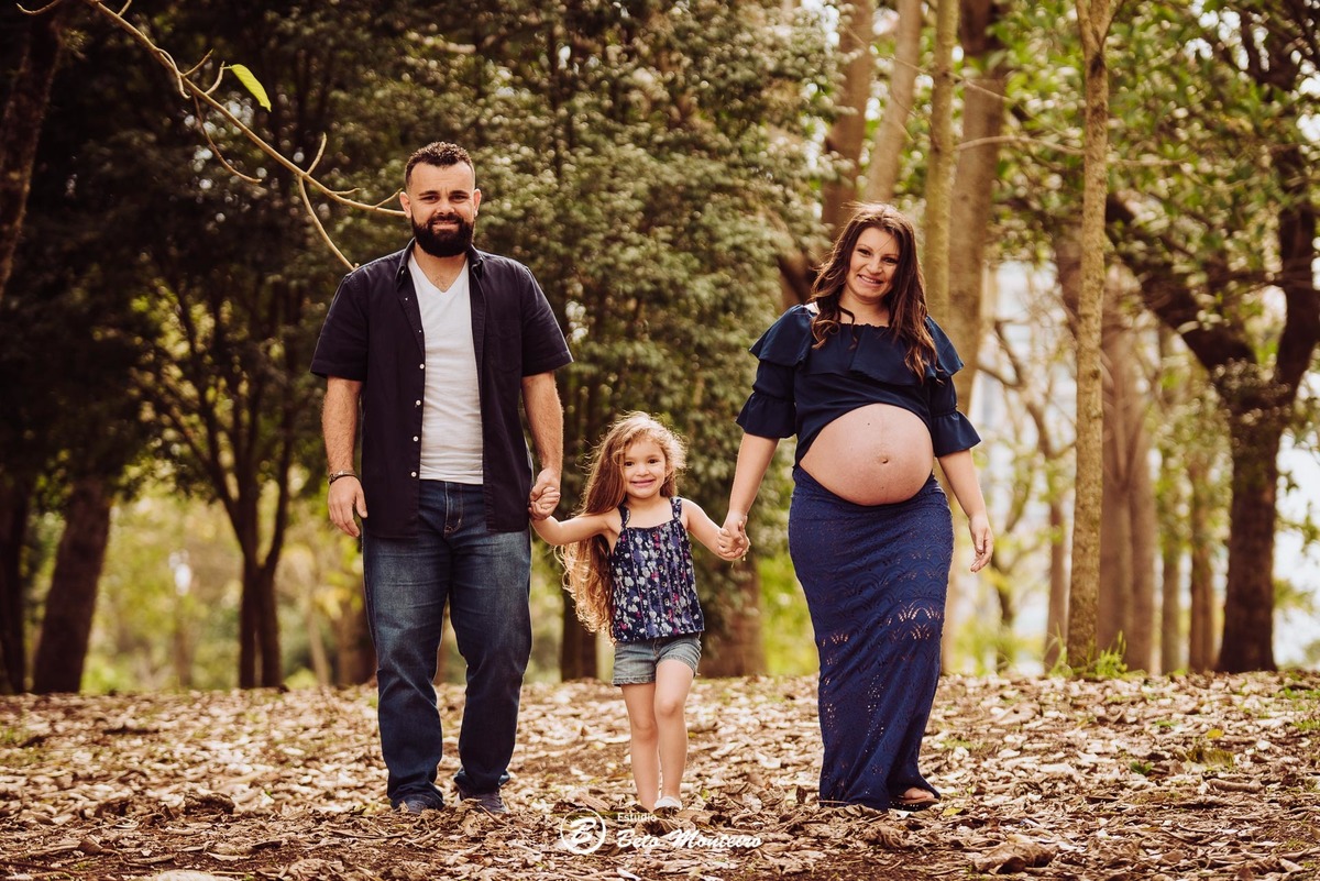 Book Gestante e Familia em Curitiba - Book de gestante lifestyle - Fotos ao ar livre - Grávida - Gestação - Estudio Beto Monteiro - jardim botanico - kamila costa - rafael e maria clara - emanuel