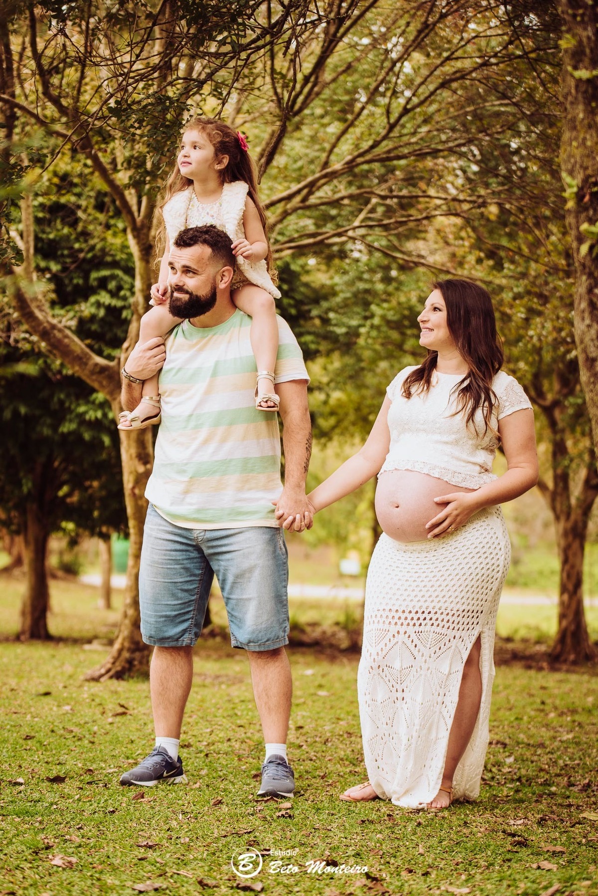 Book Gestante e Familia em Curitiba - Book de gestante lifestyle - Fotos ao ar livre - Grávida - Gestação - Estudio Beto Monteiro - jardim botanico - kamila costa - rafael e maria clara - emanuel