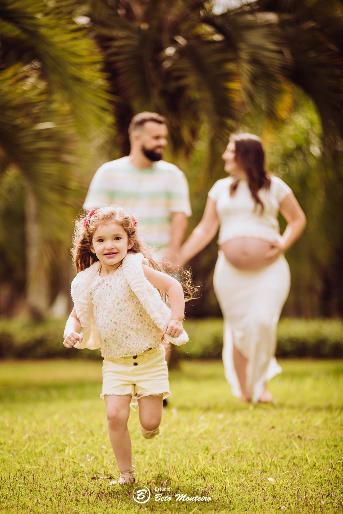Book Gestante e Familia em Curitiba - Book de gestante lifestyle - Fotos ao ar livre - Grávida - Gestação - Estudio Beto Monteiro - jardim botanico - kamila costa - rafael e maria clara - emanuel