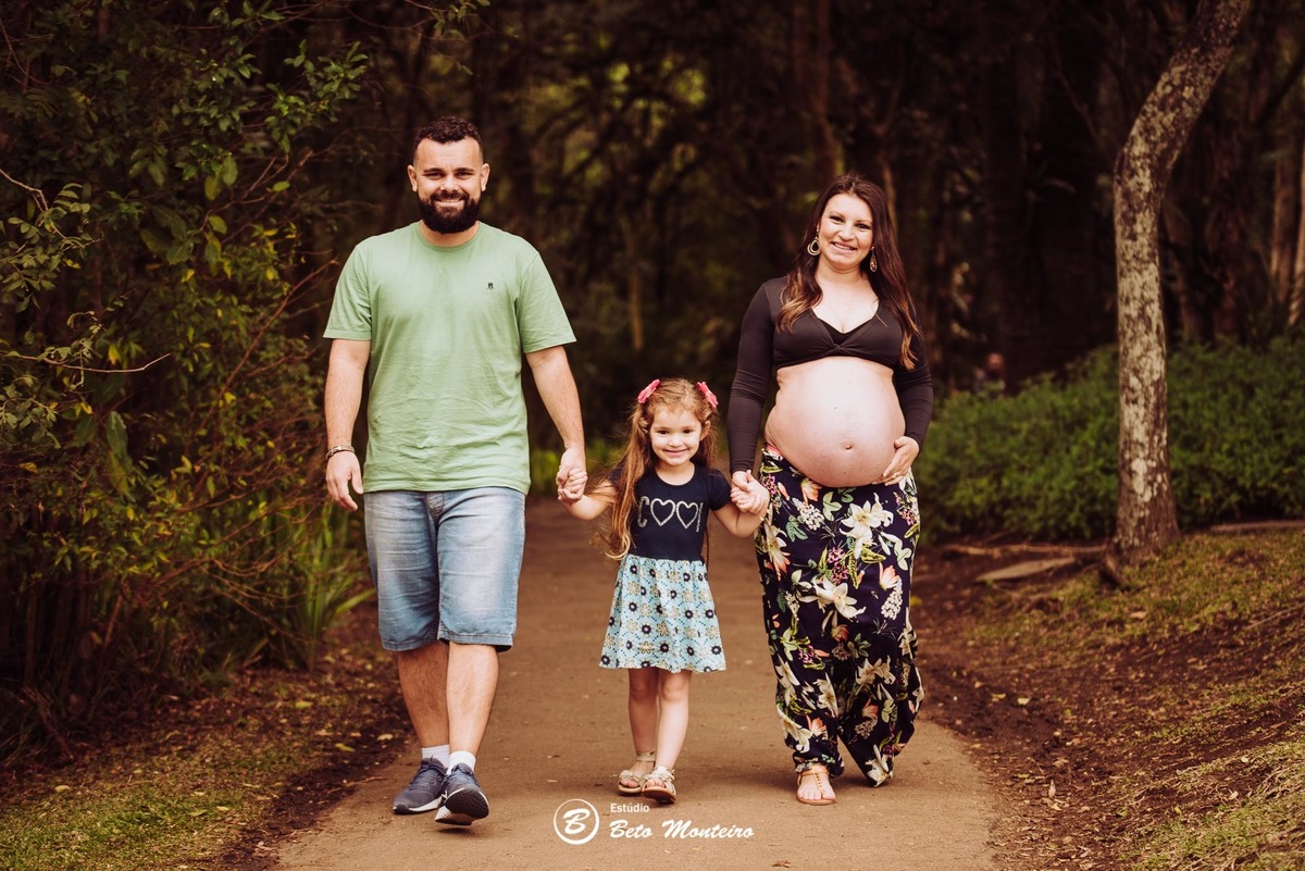 Book Gestante e Familia em Curitiba - Book de gestante lifestyle - Fotos ao ar livre - Grávida - Gestação - Estudio Beto Monteiro - jardim botanico - kamila costa - rafael e maria clara - emanuel