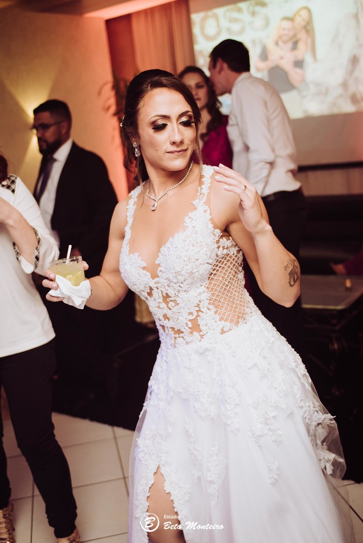 fotografo de casamento - fotografia - videos de casamento - filmagem - casamento - cinegrafista - filmmaker - wedding - produtora - curitiba - estudio beto monteiro - casal - porta romana - andressa e diogo - sol cerimonialista - paroquia perpetuo socorro