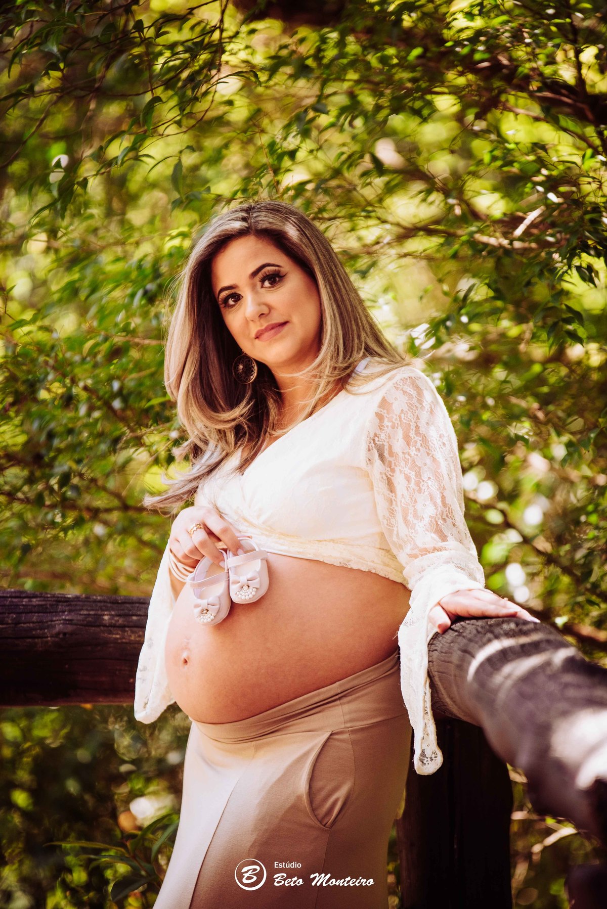 Book Gestante e Familia em Curitiba - Book de gestante lifestyle - Fotos ao ar livre - Grávida - Gestação - Estudio Beto Monteiro - unilivre - universidade livre - angela maria e sandro junior