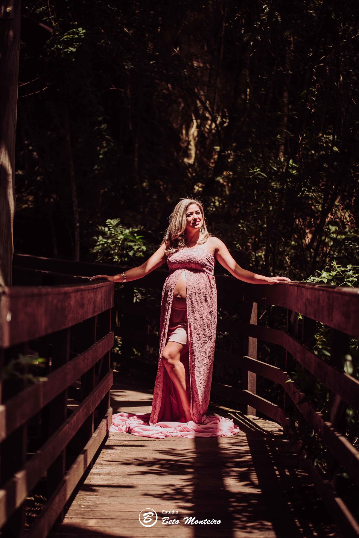 Book Gestante e Familia em Curitiba - Book de gestante lifestyle - Fotos ao ar livre - Grávida - Gestação - Estudio Beto Monteiro - unilivre - universidade livre - angela maria e sandro junior