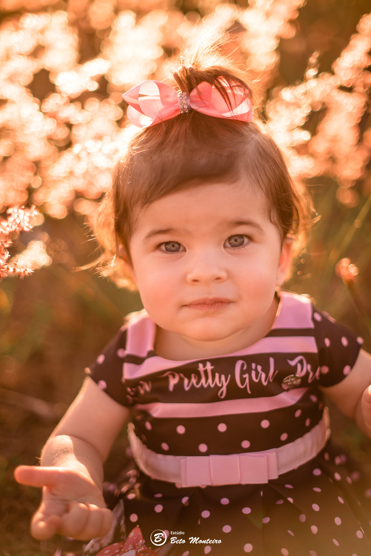 Book fotográfico Infantil - Book de fotos - Book de Criança - Book de Bebê - Book Menina - Book Menino - Estúdio Beto Monteiro - Curitiba - book família - lifestyle - matinho - por do sol - isabela - criança feliz