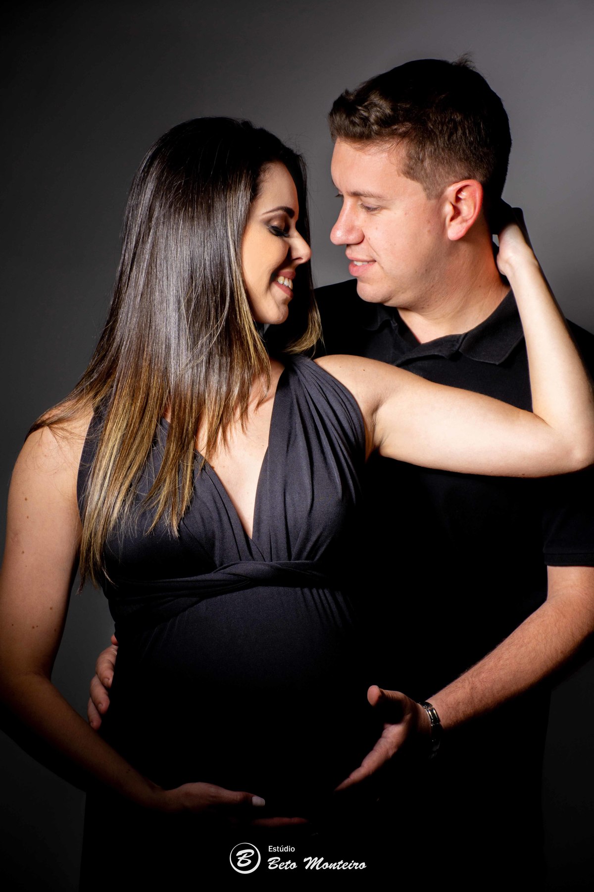 Book Gestante e Familia em Curitiba - Book de gestante lifestyle - Fotos ao ar livre - Fotos em estúdio - Grávida - Gestação - Estudio Beto Monteiro - Cabanha Matoski - Ana Paula - Thiago