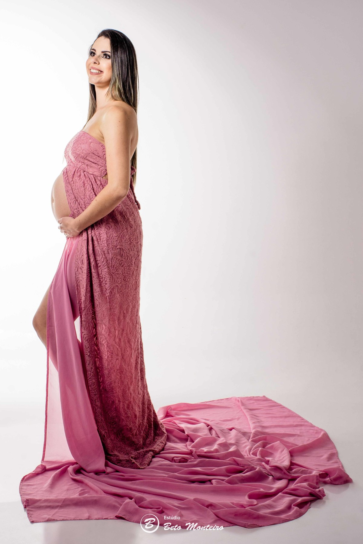 Book Gestante e Familia em Curitiba - Book de gestante lifestyle - Fotos ao ar livre - Fotos em estúdio - Grávida - Gestação - Estudio Beto Monteiro - Cabanha Matoski - Ana Paula - Thiago