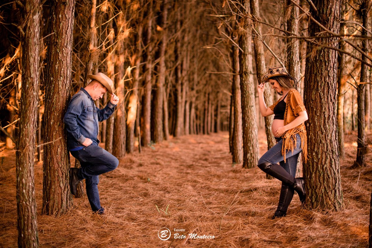 Book Gestante e Familia em Curitiba - Book de gestante lifestyle - Fotos ao ar livre - Fotos em estúdio - Grávida - Gestação - Estudio Beto Monteiro - Cabanha Matoski - Ana Paula - Thiago