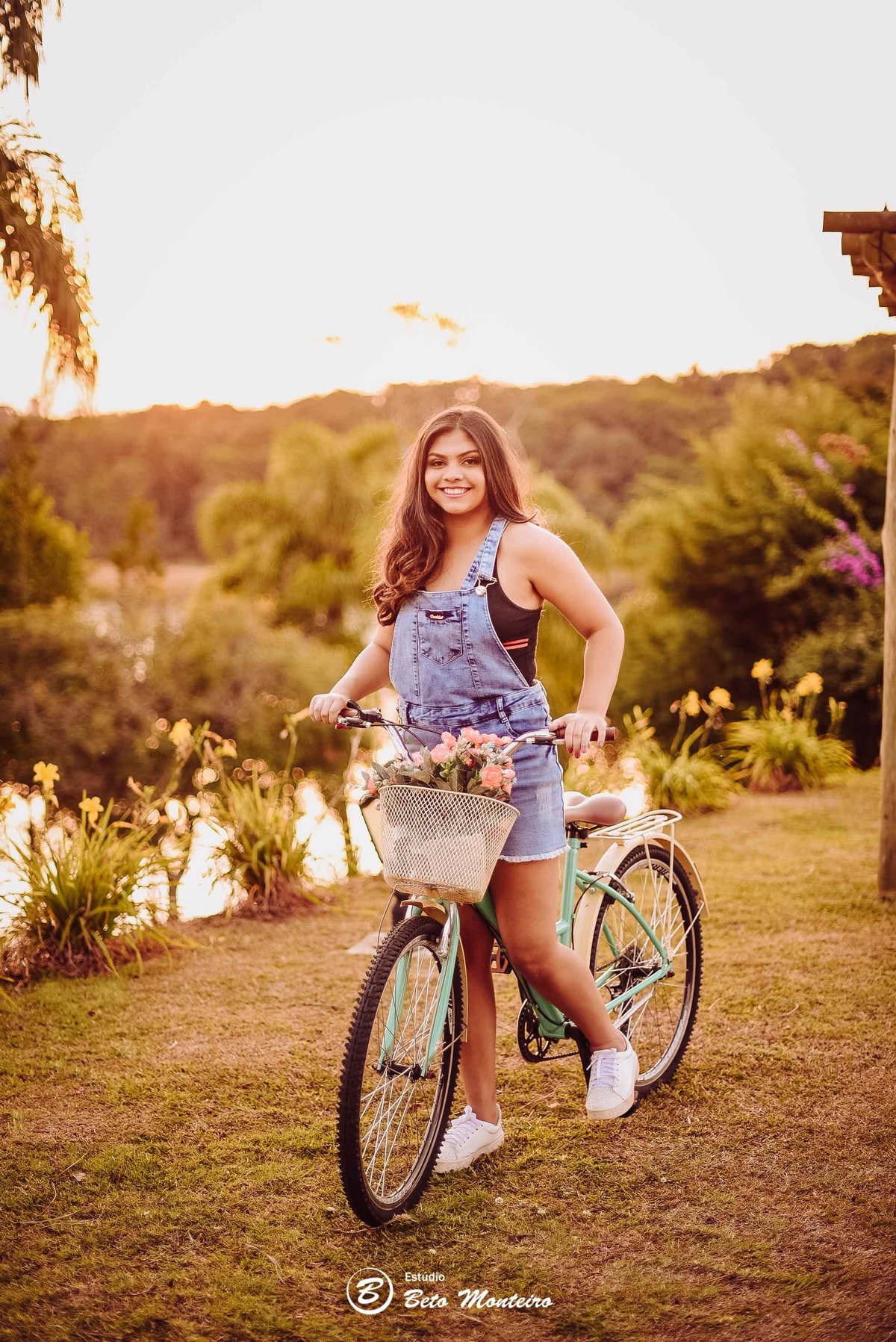 Aniversário de 15 anos - Foto e Filmagem de 15 anos - Debutante - Estúdio Beto Monteiro - Curitiba - fotografo de 15 anos - sessao de fotos - book de fotos - book de 15 anos - fotografo - bruna - família - laggus eventos