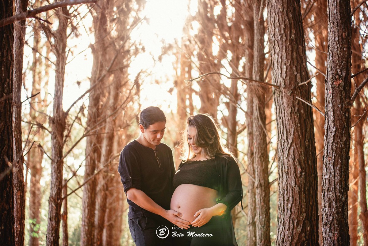 Book Gestante e Familia em Curitiba - Book de gestante lifestyle - Fotos ao ar livre - Fotos em estúdio - Grávida - Gestação - Estudio Beto Monteiro - Cabanha Matoski - Daniela - Ale - Heitor