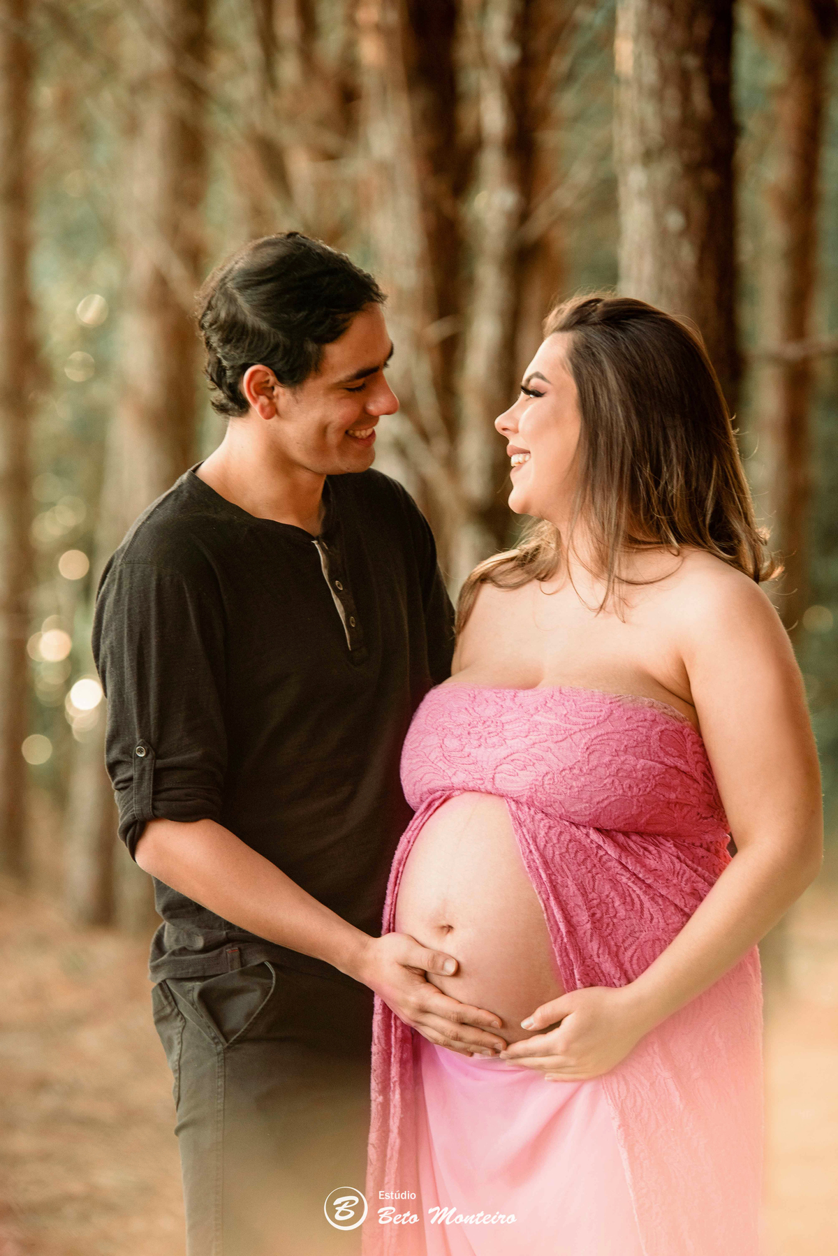 Book Gestante e Familia em Curitiba - Book de gestante lifestyle - Fotos ao ar livre - Fotos em estúdio - Grávida - Gestação - Estudio Beto Monteiro - Cabanha Matoski - Daniela - Ale - Heitor
