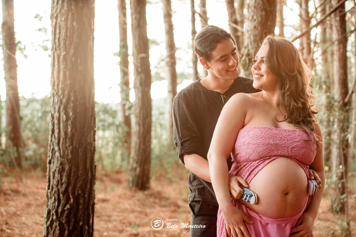 Book Gestante e Familia em Curitiba - Book de gestante lifestyle - Fotos ao ar livre - Fotos em estúdio - Grávida - Gestação - Estudio Beto Monteiro - Cabanha Matoski - Daniela - Ale - Heitor