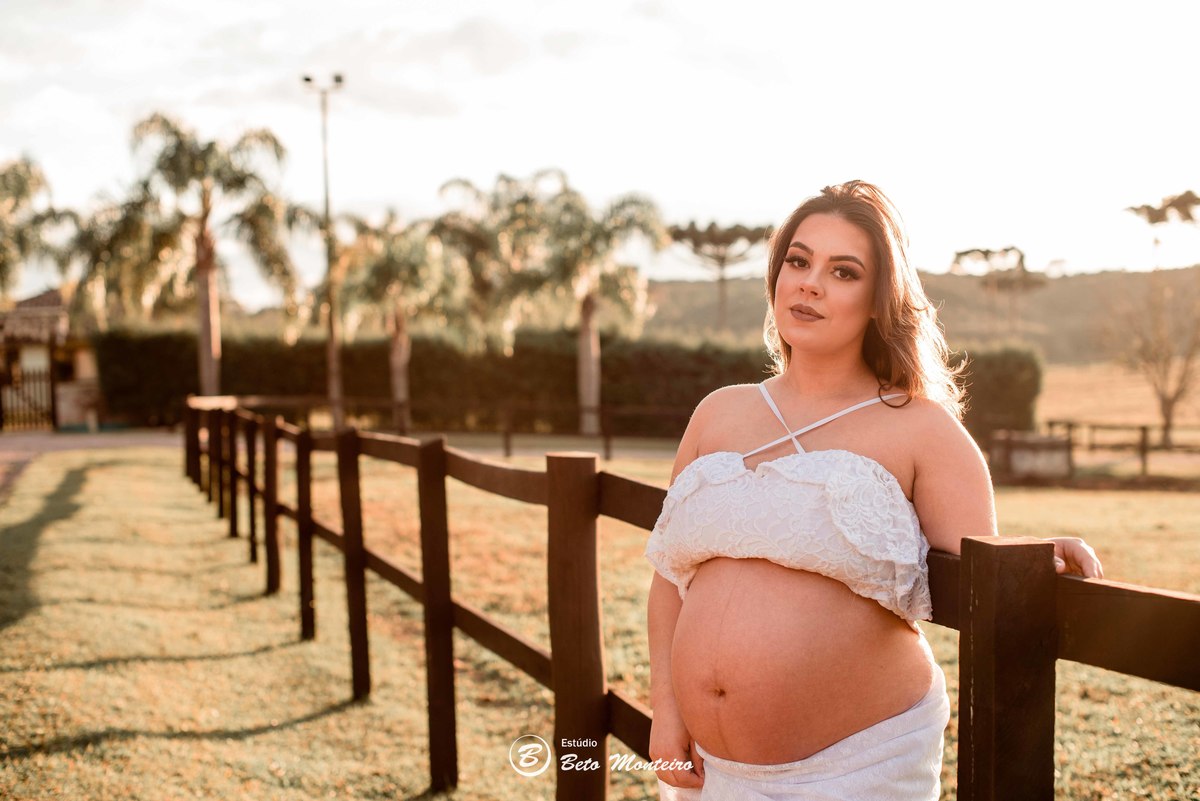 Book Gestante e Familia em Curitiba - Book de gestante lifestyle - Fotos ao ar livre - Fotos em estúdio - Grávida - Gestação - Estudio Beto Monteiro - Cabanha Matoski - Daniela - Ale - Heitor