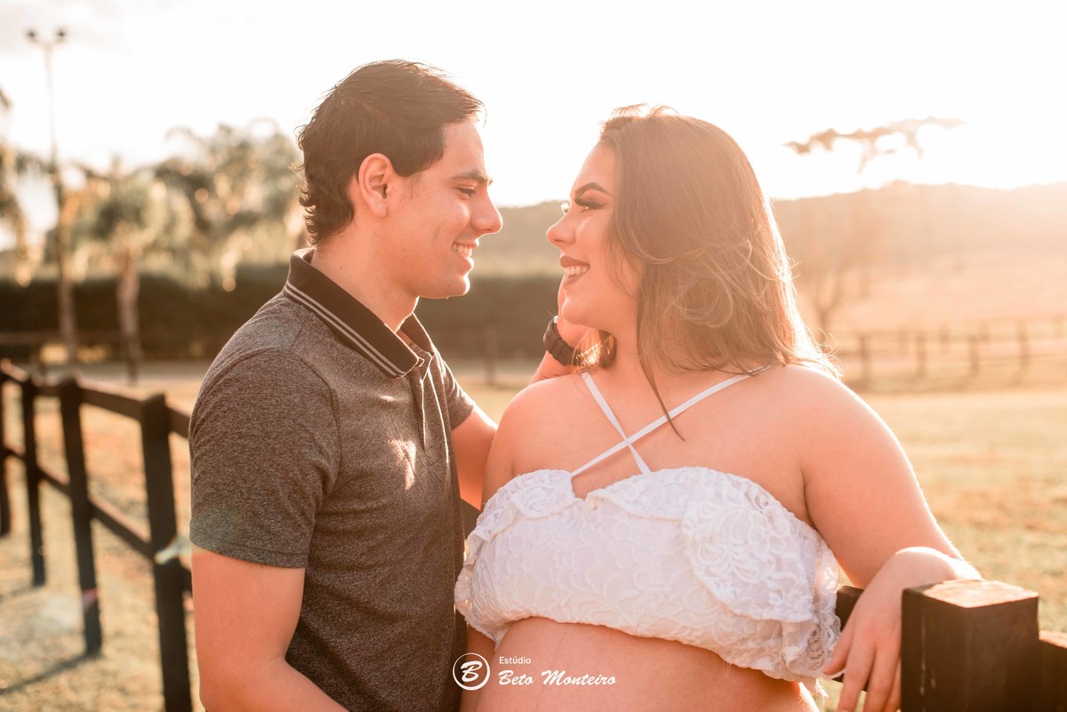 Book Gestante e Familia em Curitiba - Book de gestante lifestyle - Fotos ao ar livre - Fotos em estúdio - Grávida - Gestação - Estudio Beto Monteiro - Cabanha Matoski - Daniela - Ale - Heitor