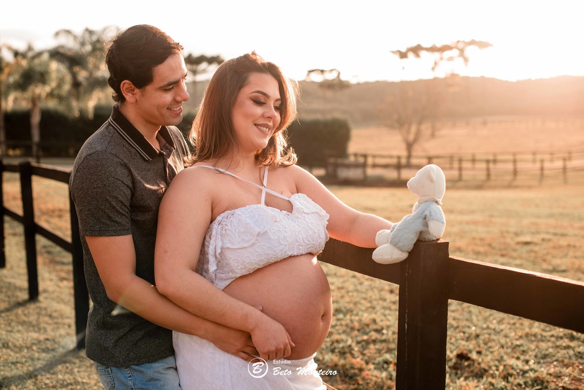 Book Gestante e Familia em Curitiba - Book de gestante lifestyle - Fotos ao ar livre - Fotos em estúdio - Grávida - Gestação - Estudio Beto Monteiro - Cabanha Matoski - Daniela - Ale - Heitor
