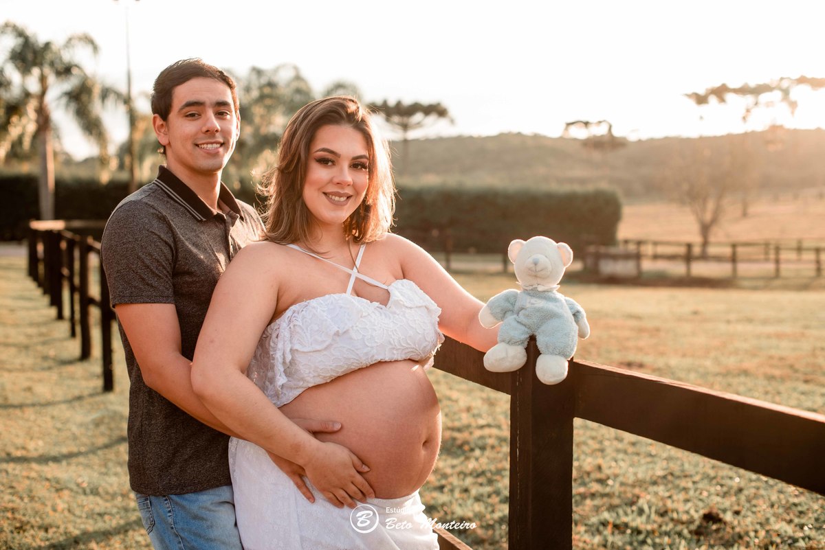 Book Gestante e Familia em Curitiba - Book de gestante lifestyle - Fotos ao ar livre - Fotos em estúdio - Grávida - Gestação - Estudio Beto Monteiro - Cabanha Matoski - Daniela - Ale - Heitor
