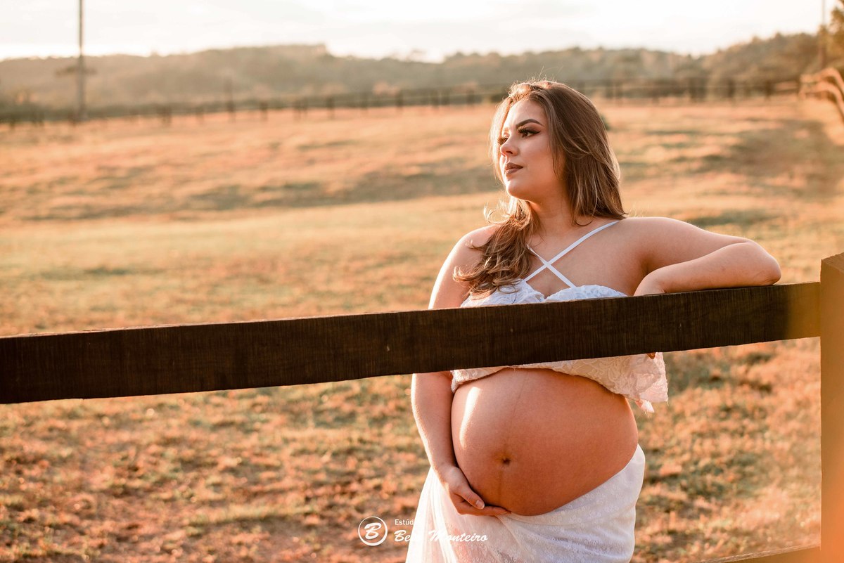 Book Gestante e Familia em Curitiba - Book de gestante lifestyle - Fotos ao ar livre - Fotos em estúdio - Grávida - Gestação - Estudio Beto Monteiro - Cabanha Matoski - Daniela - Ale - Heitor