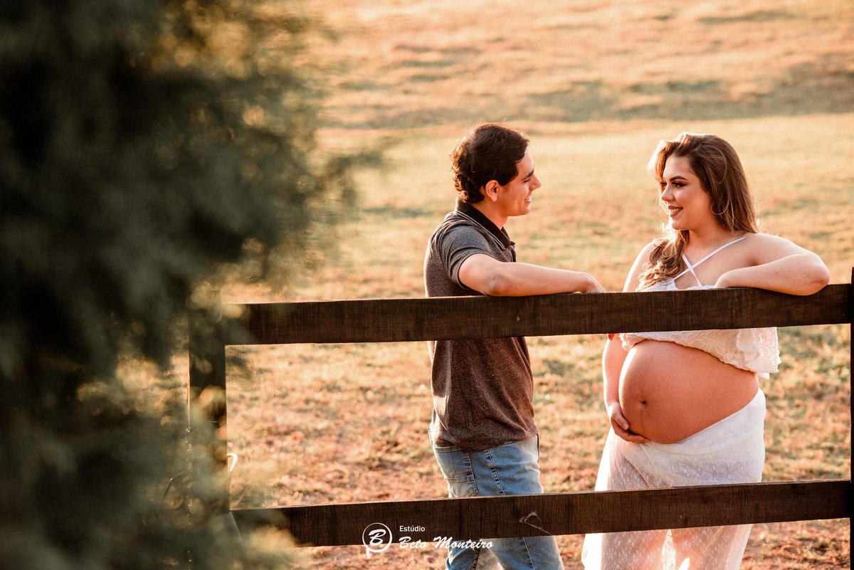 Book Gestante e Familia em Curitiba - Book de gestante lifestyle - Fotos ao ar livre - Fotos em estúdio - Grávida - Gestação - Estudio Beto Monteiro - Cabanha Matoski - Daniela - Ale - Heitor
