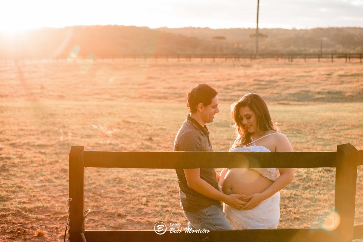 Book Gestante e Familia em Curitiba - Book de gestante lifestyle - Fotos ao ar livre - Fotos em estúdio - Grávida - Gestação - Estudio Beto Monteiro - Cabanha Matoski - Daniela - Ale - Heitor