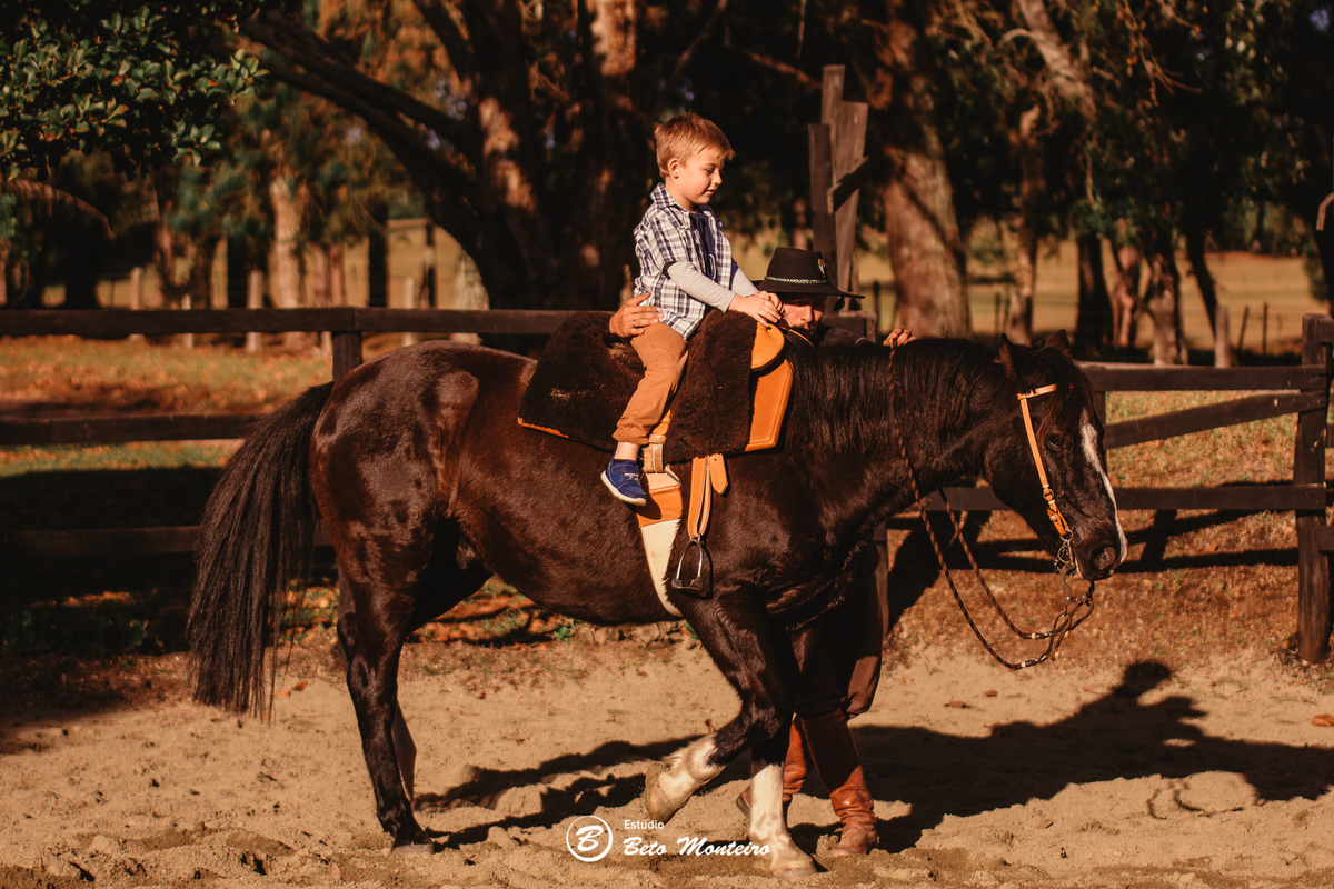 Book de fotos - Estúdio Beto Monteiro - Curitiba - book família - lifestyle - book infantil - sessão de fotos família - familia - cabanha Matoski - Daniele - Junior - Felipe - Laura